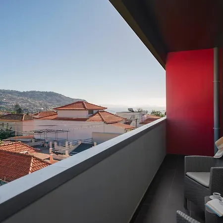 Daire Madalenas Ii By An Island *