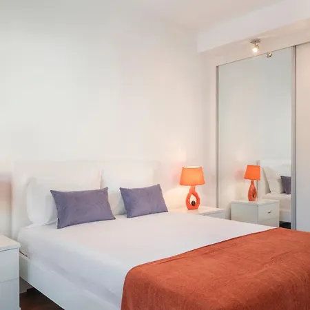 Madalenas Ii By An Island شقة